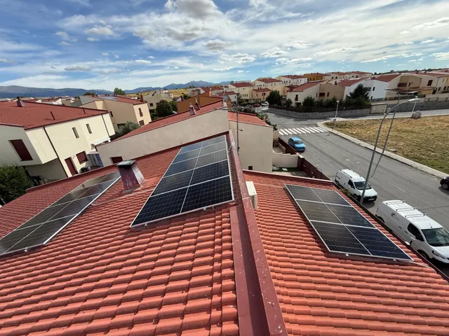 Vista general de una instalación en cubierta residencial